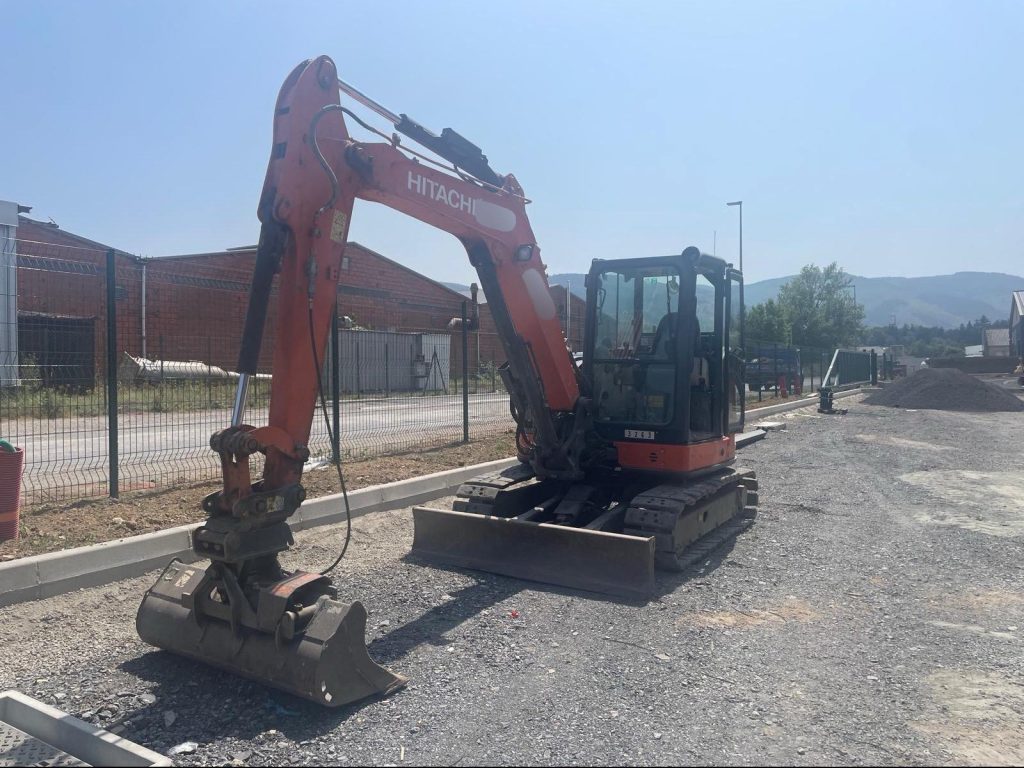 MINIEXCAVADORA  GIRATORIA HITACHI ZX65USB