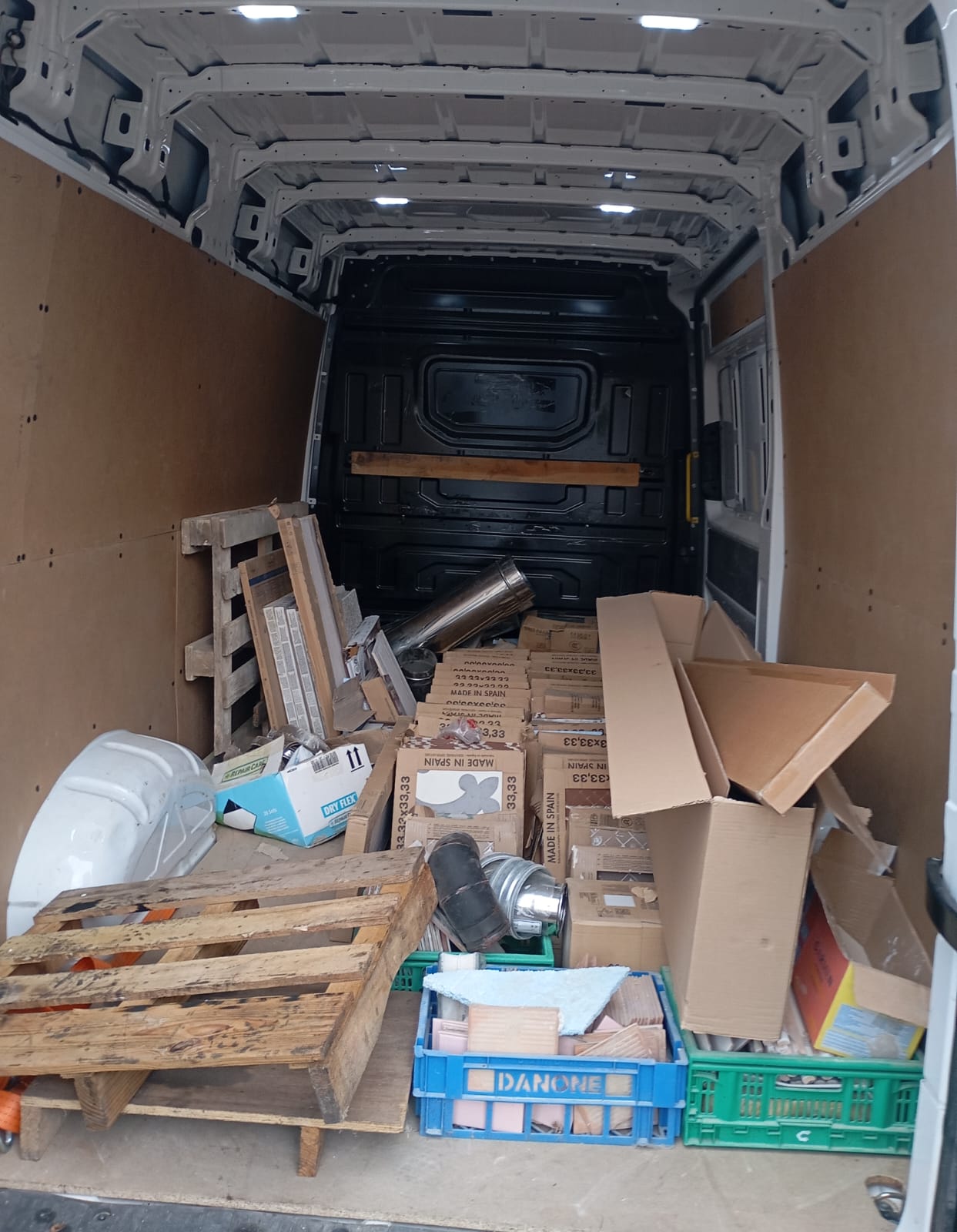 VOLKSWAGEN CRAFTER L2H2 140 FURGON - Imagen 11