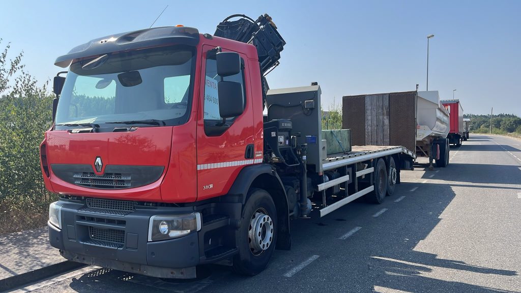 CAMION RENAULT LANDER 380 CV 6X2  PORTA MAQUINARIA